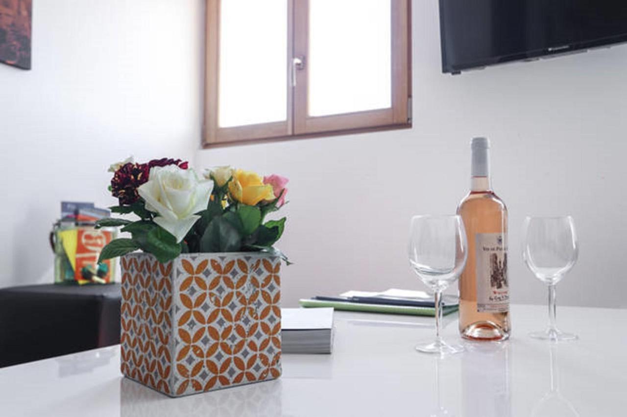Apartamento Gilly 4 - Exceptional 2Beds, Sea View, Modern,A/C, Old Town Niza Exterior foto
